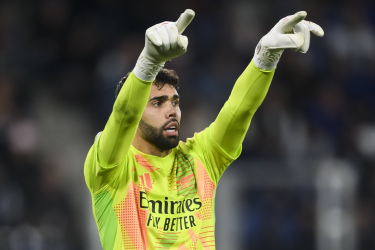 极速电竞比分网-极限扑救！官方：拉亚对阵布莱顿飞身救险当选英超12月最佳扑救