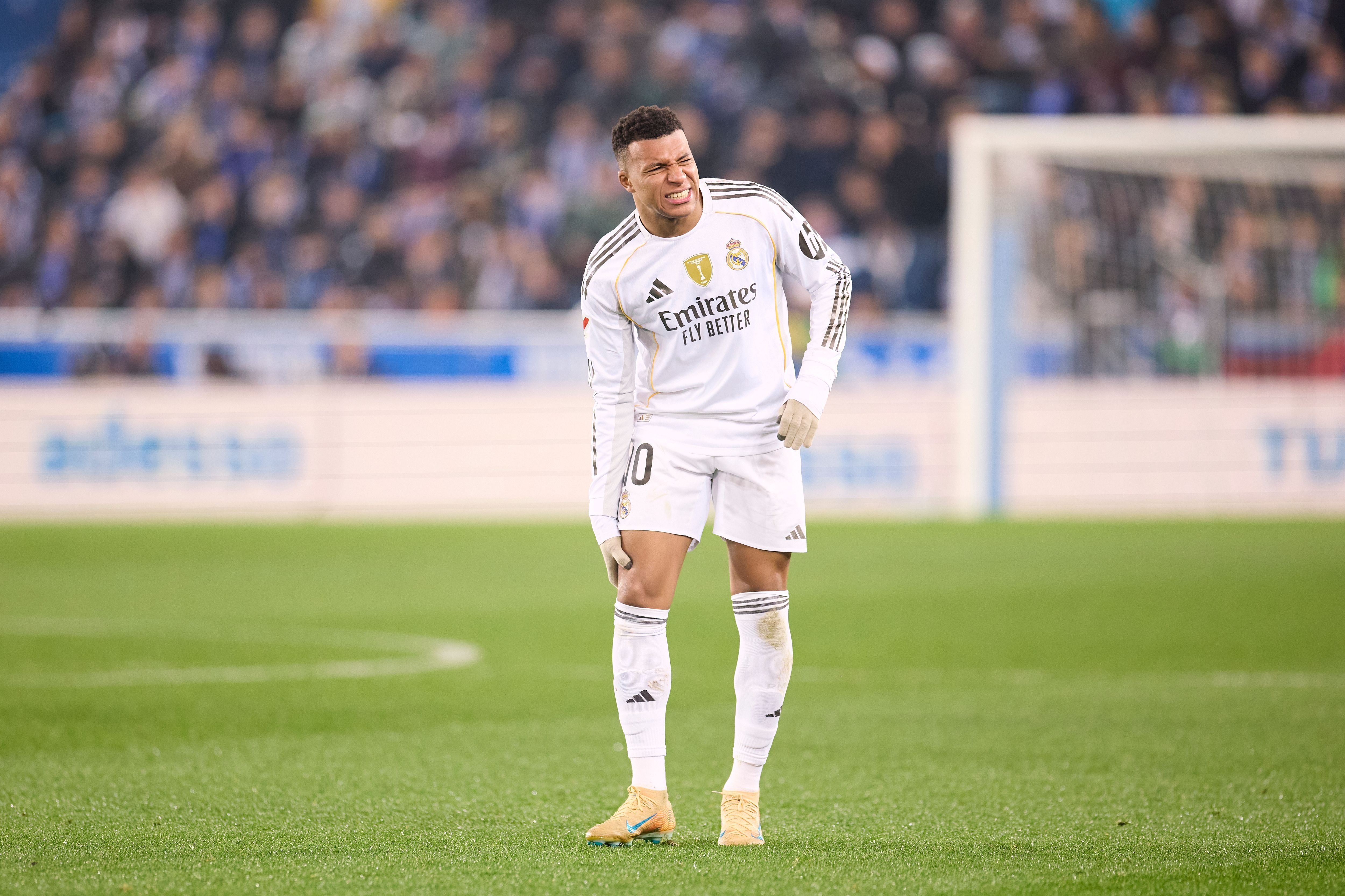 队报：姆巴佩受膝痛困扰，但皇马处境不佳需要他克服伤病连续出战